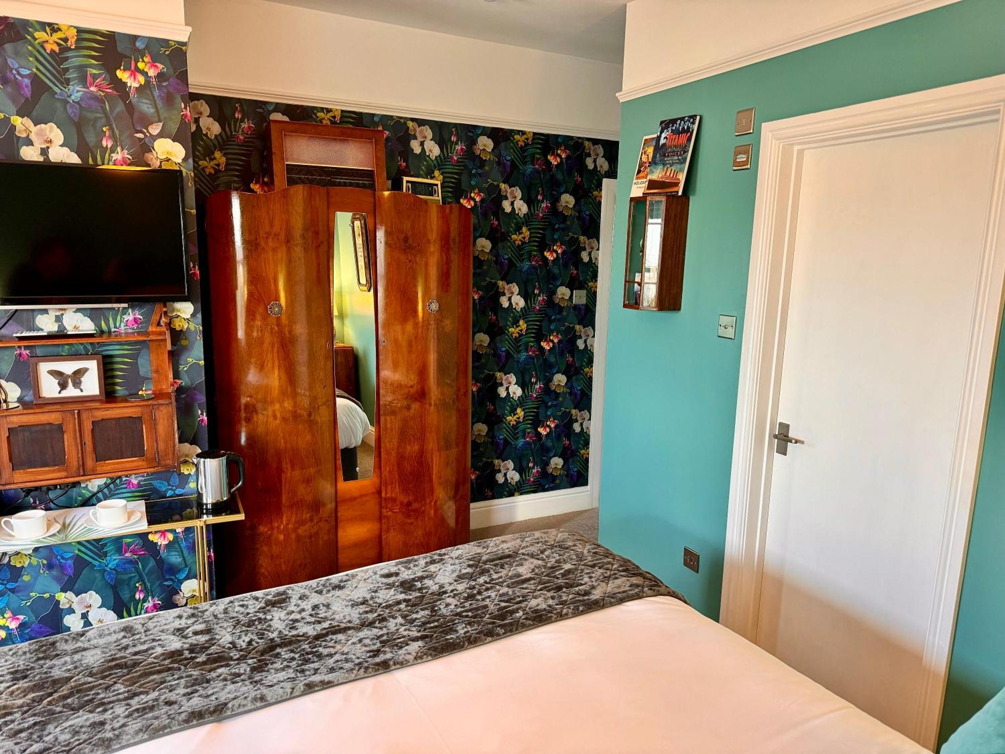 Bed and Breakfast Brightham House - Exclusively For Adults Солкомб Екстер'єр фото